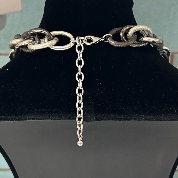 Vtg Chunky Link Statement Necklace Black & Silver Triple Oval Chain Adjustable - Picture 11 of 11